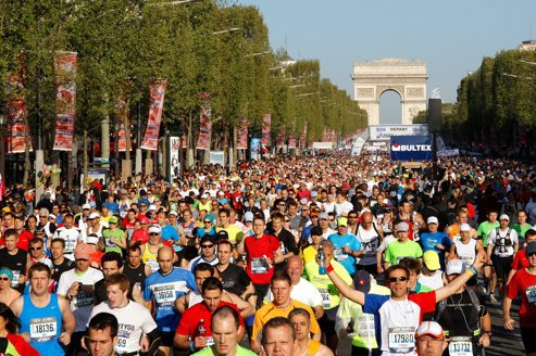 coureurs courant en foule